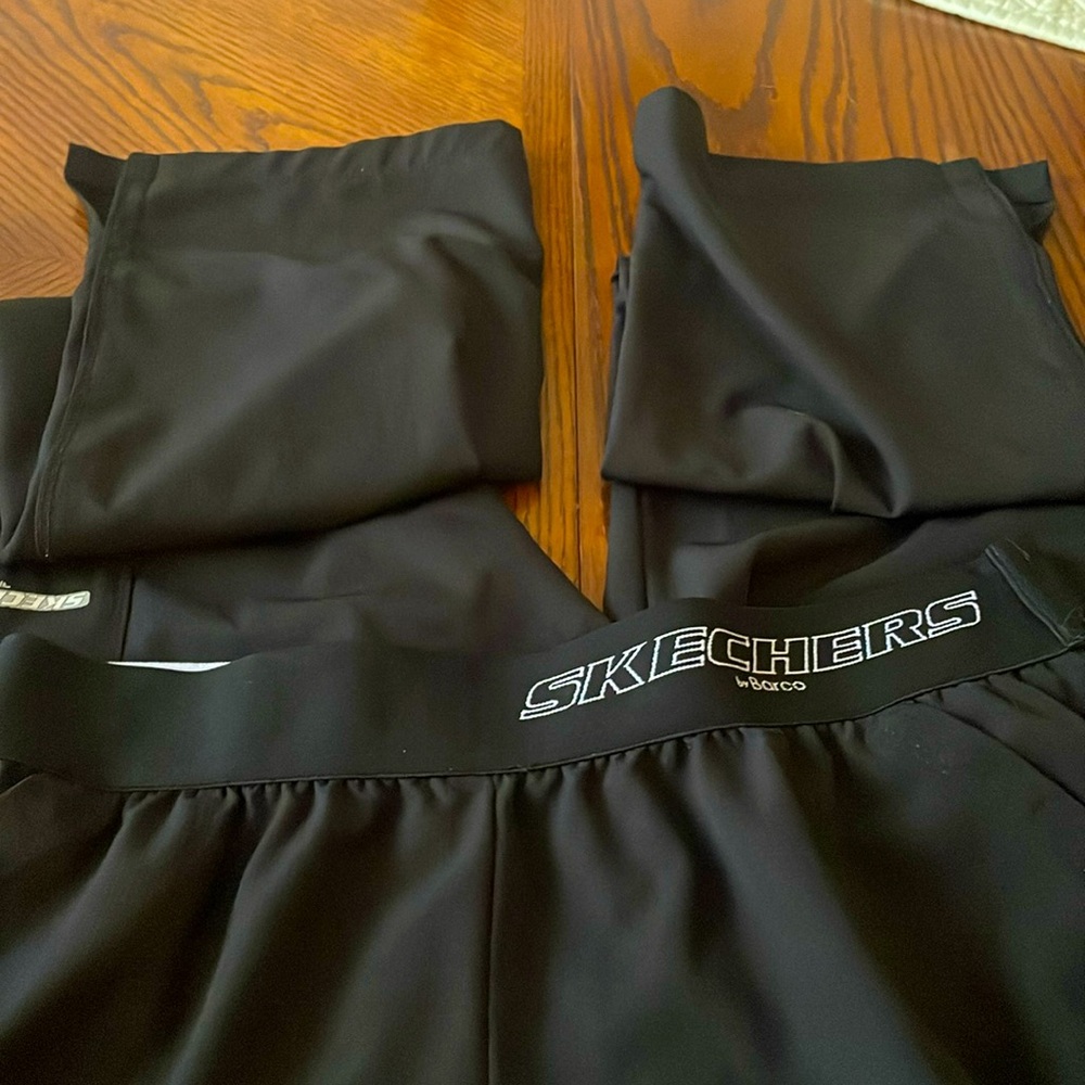 Medium Skechers scrubs with elastic waistband
